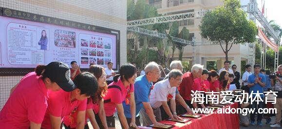 回母校！這一次韋海英在海南中學建起足球培訓中心