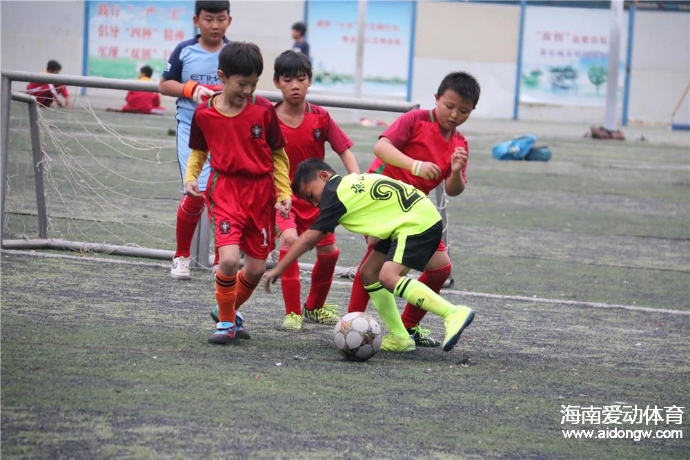 海口市校園足球小學(xué)B組第八輪戰(zhàn)報(bào)  瓊山五小8:0大勝山高學(xué)校