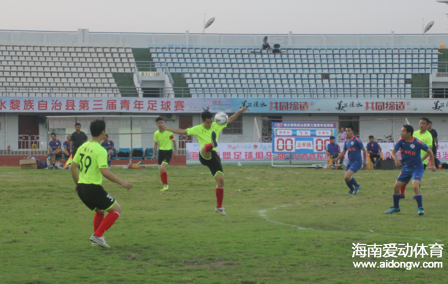 “踢出昂揚青春·喜迎五四運動”第三屆陵水縣青年足球賽開幕 12支隊激戰(zhàn)陵城