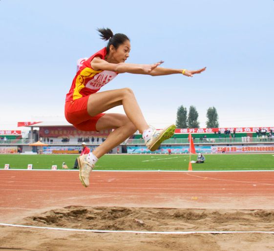 全國傳統(tǒng)項目學校田徑聯賽在川舉行 海南選手符詩璟奪得乙組女子跳遠冠軍