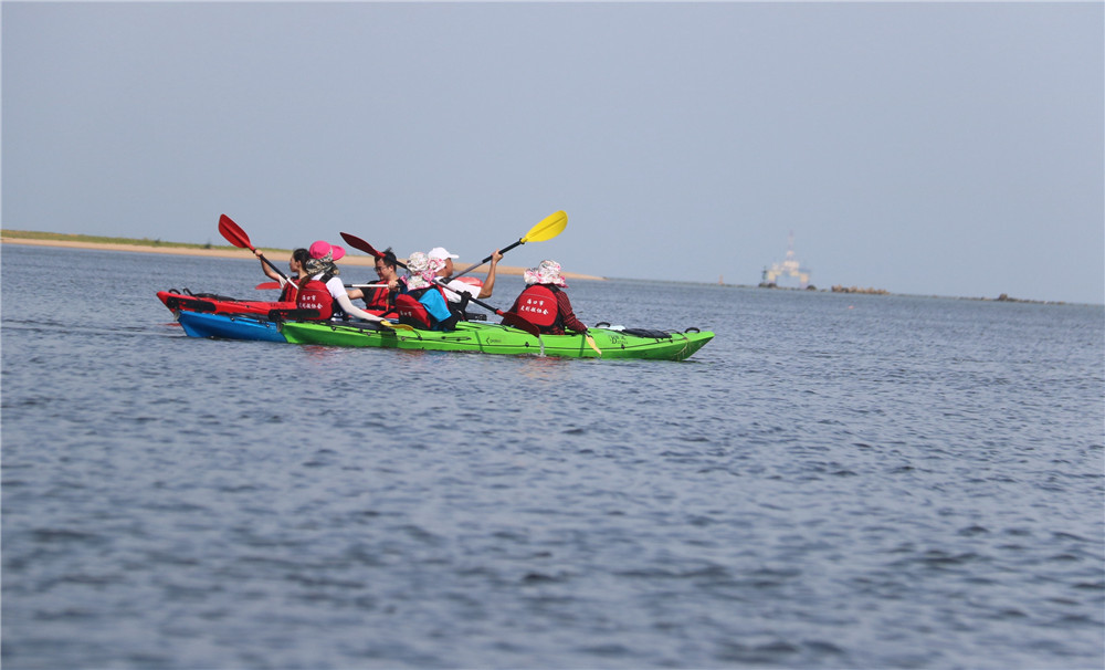 夏日海島玩法多！皮劃艇、槳板項目帶你“浪”起來