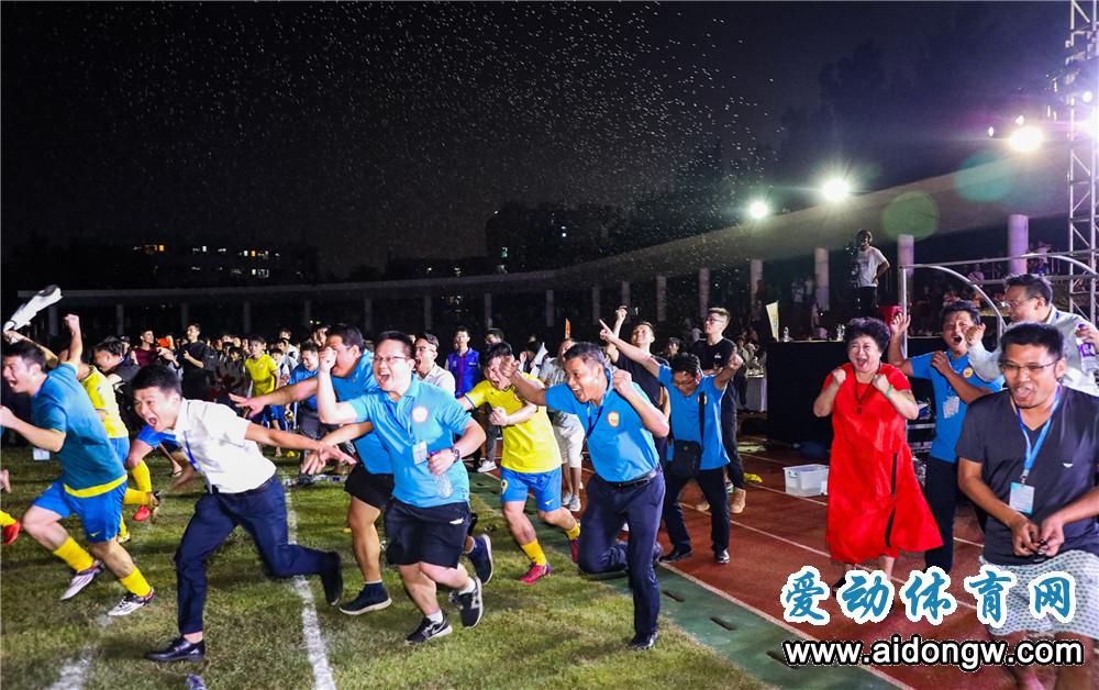 “新王登基”！海航集團(tuán)足球隊(duì)首奪青足賽冠軍  