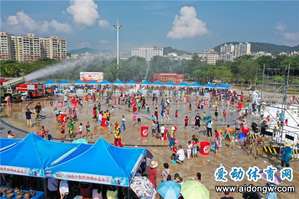 親水運動季海南少數(shù)民族嬉水嘉年華活動開幕 兩千余名游客參與