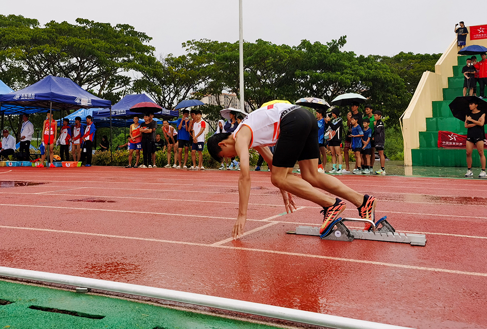 雨中激戰(zhàn)！2023年海南省青少年田徑（U18乙組）冠軍賽定安開賽