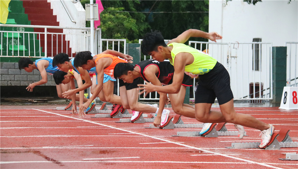 李道強(qiáng)創(chuàng)鉛球紀(jì)錄！2021年海南省青少年田徑（U15、U17）錦標(biāo)賽儋州開賽  