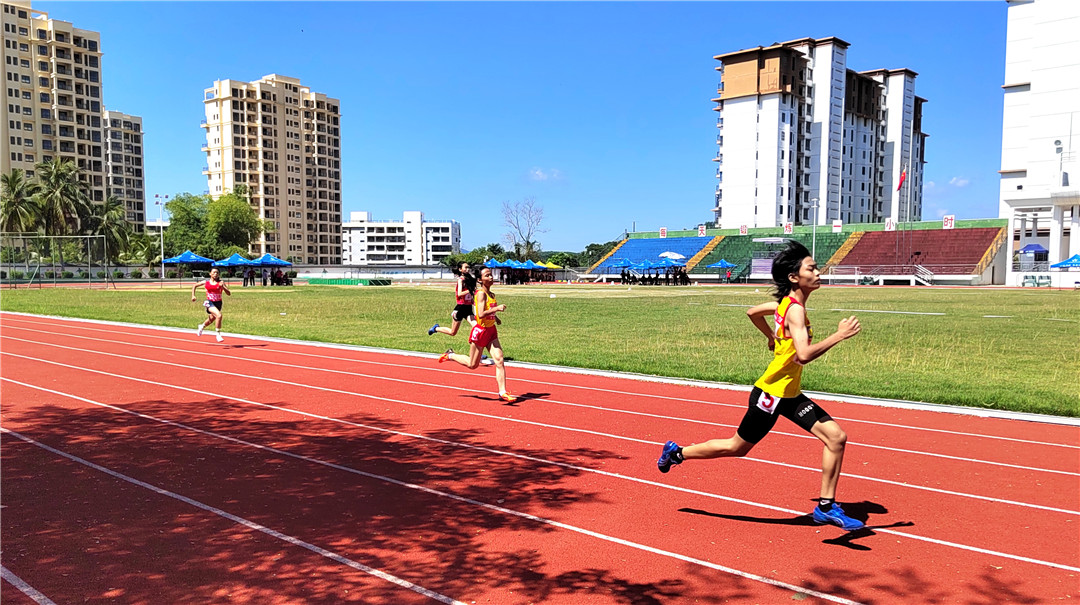 “奔跑吧·少年”2022年海南省青少年田徑（U18乙組）冠軍賽屯昌開(kāi)賽