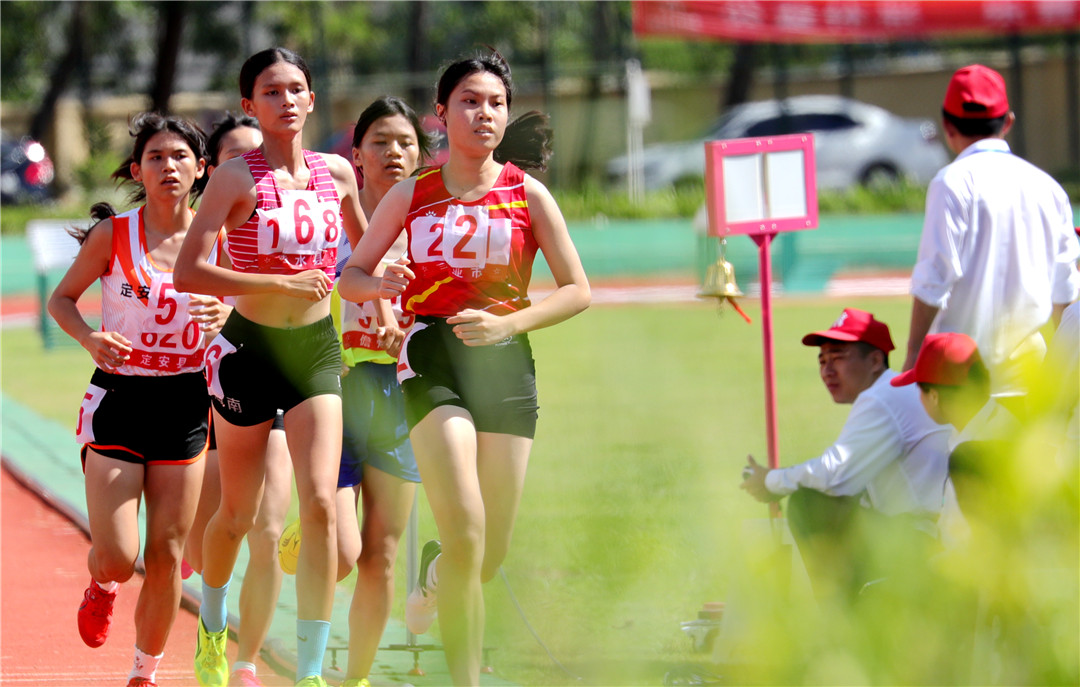 “海南飛人” 現(xiàn)場(chǎng)觀賽！2023年海南省青少年田徑（U18組）冠軍賽定安收官