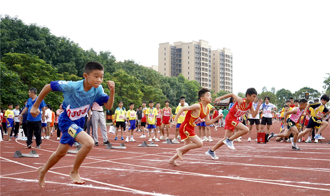 參賽人數(shù)創(chuàng)新高！2023年澄邁縣小學(xué)生田徑運動會開幕